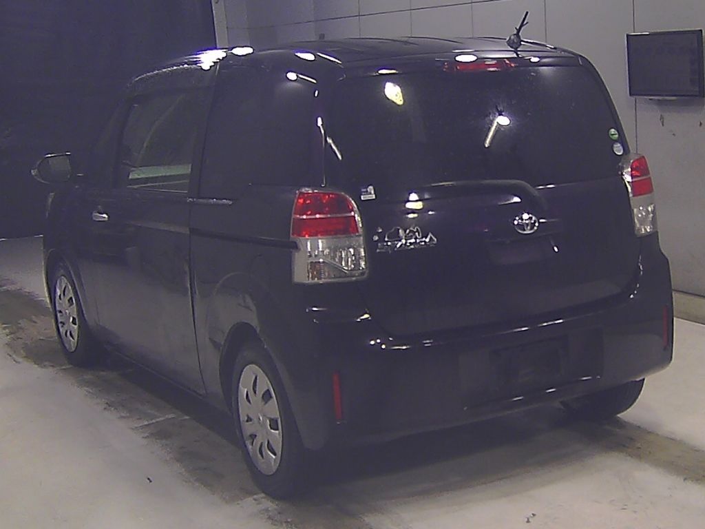 2016 Toyota Spade X auction photo 5
