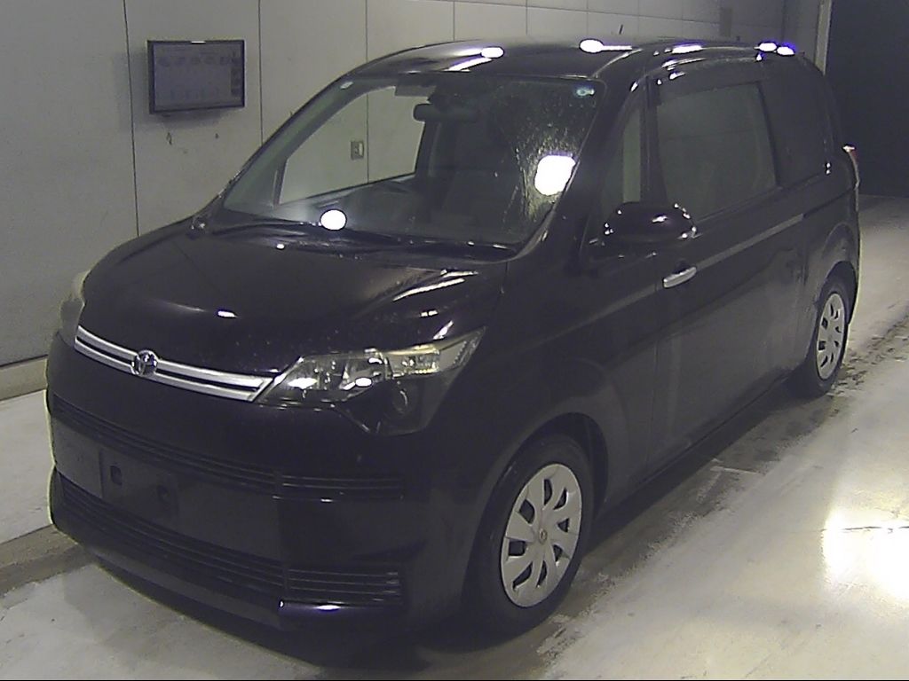 2016 Toyota Spade X auction photo 4