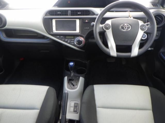 2013 Toyota Aqua S auction photo 3