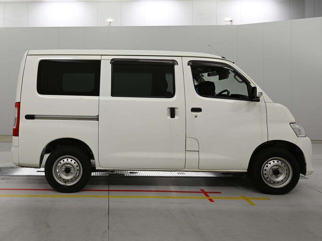 2021 Toyota TownAce Van GL auction photo 3