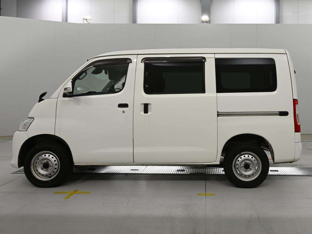 2021 Toyota TownAce Van GL auction photo 4