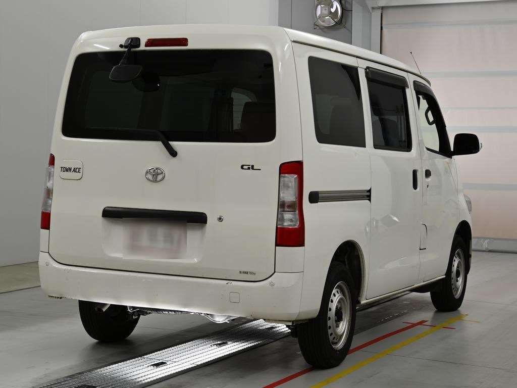 2021 Toyota TownAce Van GL auction photo 2