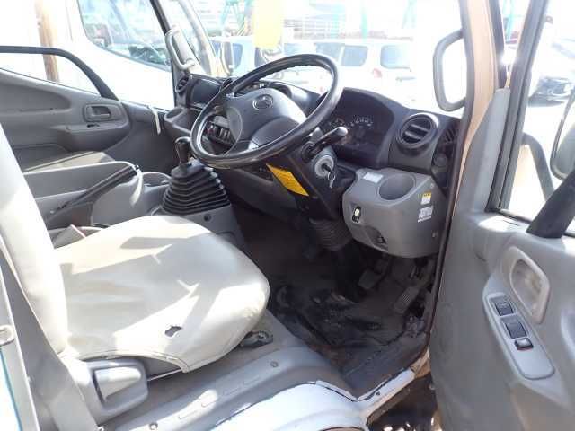 2013 Toyota Dyna 2.0t パネルバン 冷凍機付 auction photo 3