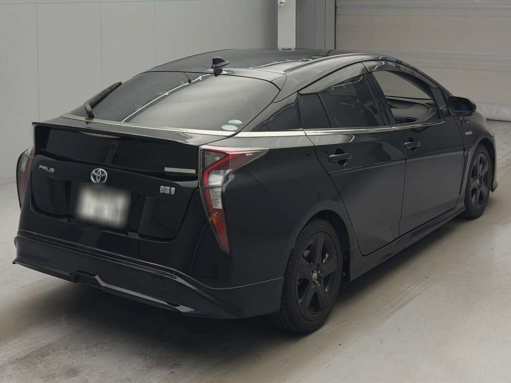2016 Toyota Prius S Touring Selection auction photo 2