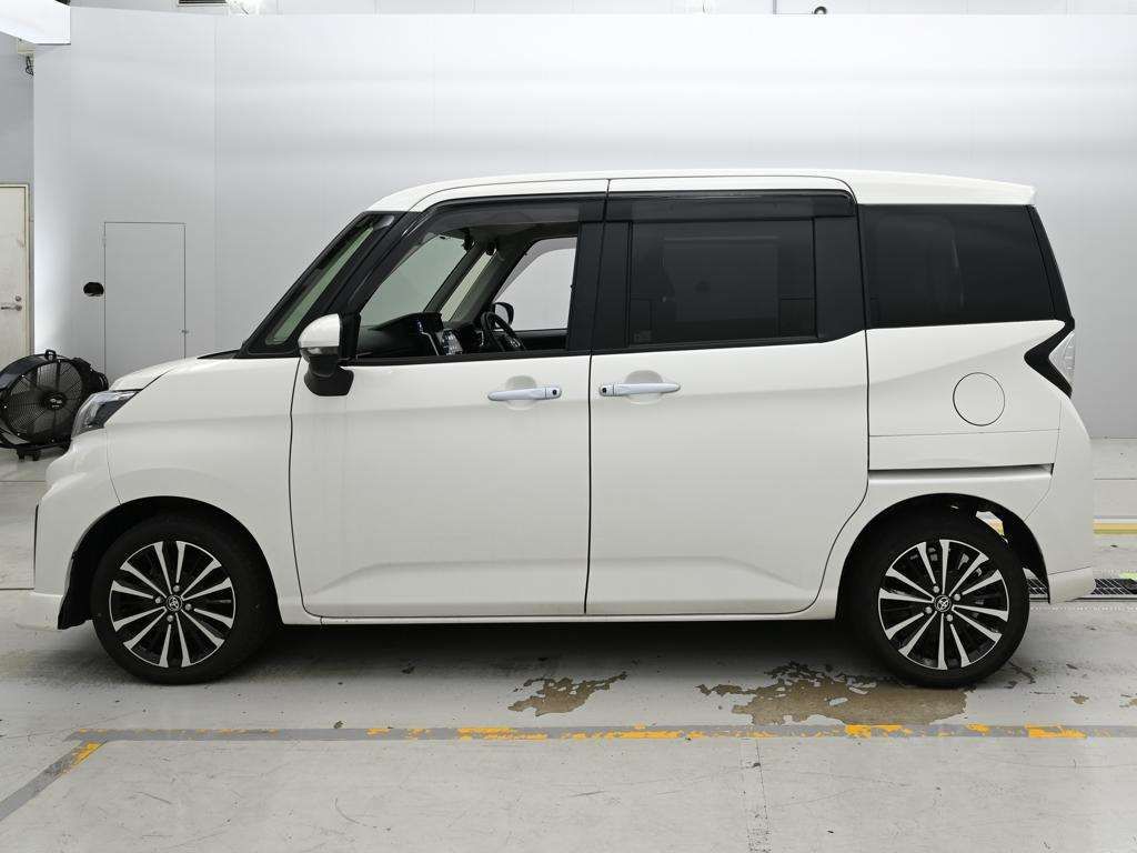 2023 Toyota Roomy Custom G-T auction photo 4