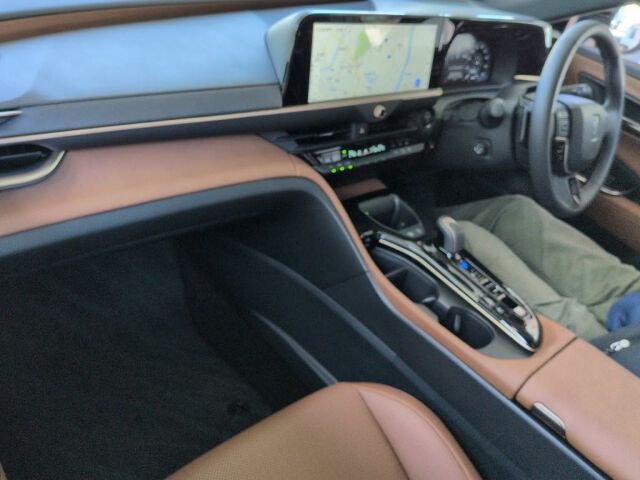 2025 Toyota Crown Estate Estate Z (HEV) 4WD auction photo 3