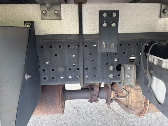 2013 Isuzu Forward Refrigerated and frozen trucks auction photo 6