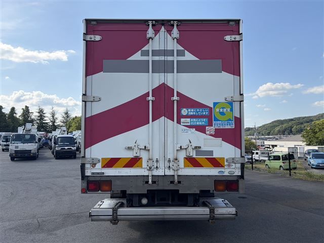 2013 Isuzu Forward Refrigerated and frozen trucks auction photo 3