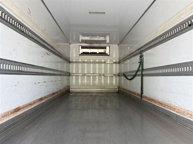 2013 Isuzu Forward Refrigerated and frozen trucks auction photo 5