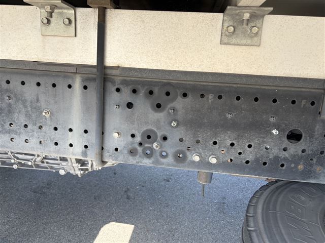 2013 Isuzu Forward Refrigerated and frozen trucks auction photo 7