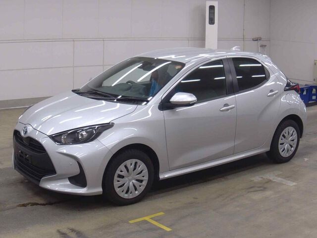 2022 Toyota Yaris ハイブリッドX 4WD auction photo 4