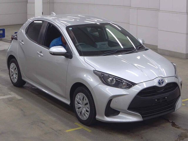 Japan Auction Vehicles 8 2022 Toyota Yaris ハイブリッドX 4WD auction photo