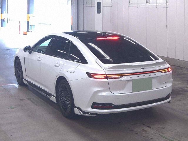 2025 Toyota Crown Z (HEV) auction photo 2