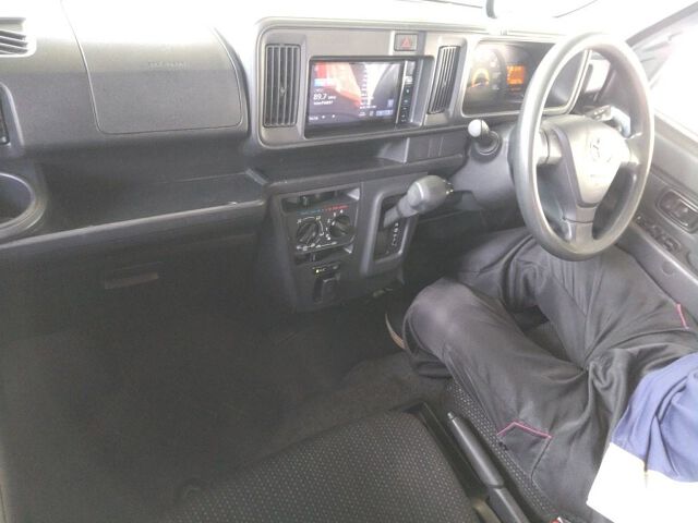 2020 Toyota Pixis Van Cruise SA III auction photo 3