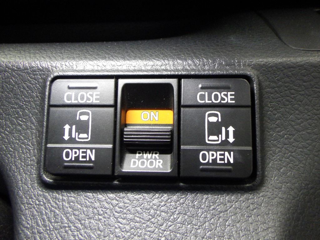 2017 Toyota Sienta ハイブリッドGクエロ auction photo 10