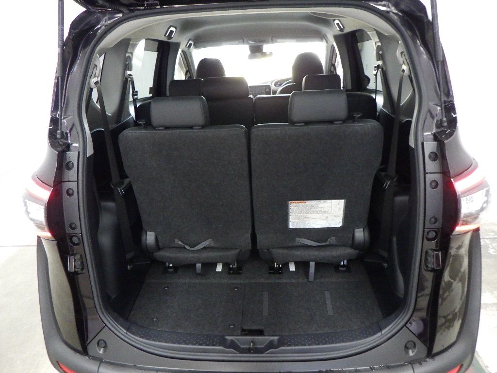2017 Toyota Sienta ハイブリッドGクエロ auction photo 11