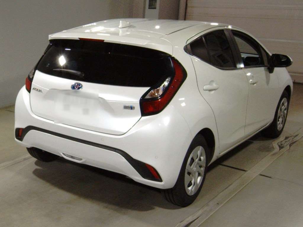 2022 Toyota Aqua X auction photo 2