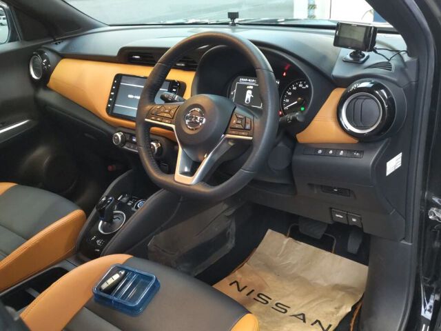 2022 Nissan Kicks X Two-Tone Interior Edition auction photo 3