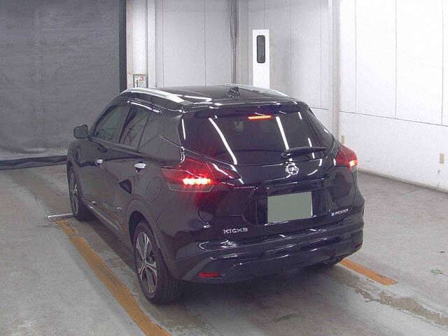 2022 Nissan Kicks X Two-Tone Interior Edition auction photo 2
