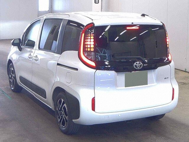 2026 Toyota Sienta ハイブリッドZ auction photo 2
