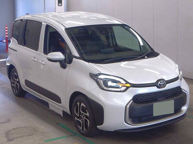 Japan Auction Vehicles 8 2026 Toyota Sienta ハイブリッドZ auction photo