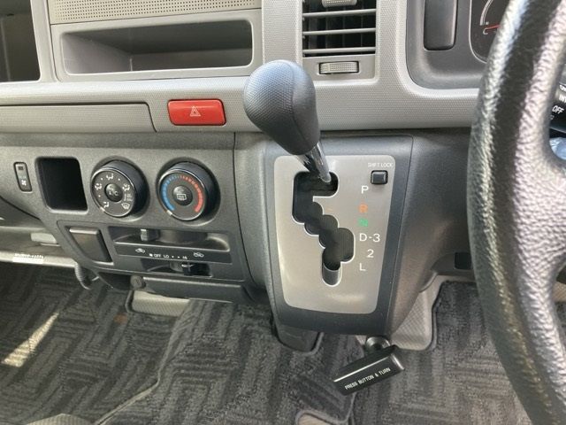 2010 Toyota Hiace ワゴン auction photo 5