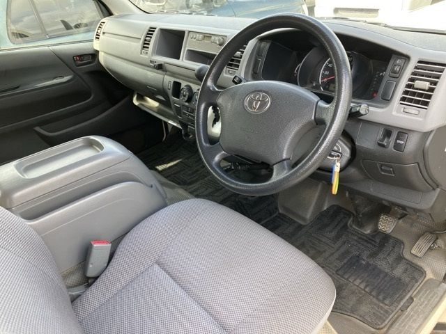 2010 Toyota Hiace ワゴン auction photo 4