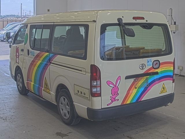 2010 Toyota Hiace ワゴン auction photo 2