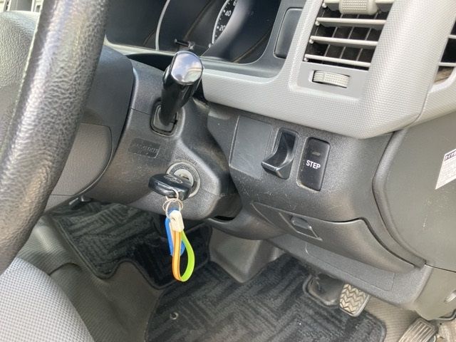 2010 Toyota Hiace ワゴン auction photo 6
