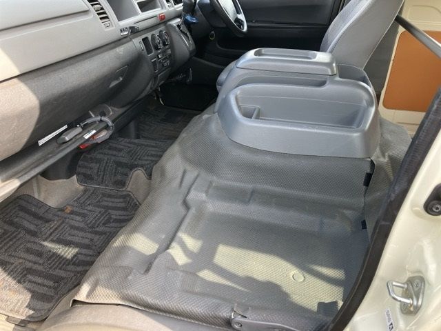 2010 Toyota Hiace ワゴン auction photo 9
