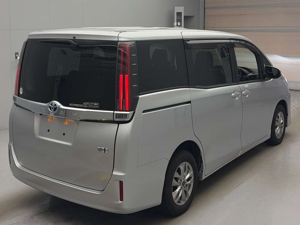 2021 Toyota Noah ハイブリッドX auction photo 2