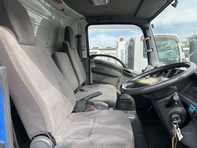 2013 Isuzu Elf Van auction photo 6