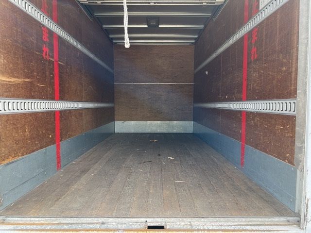 2013 Isuzu Elf Van auction photo 9