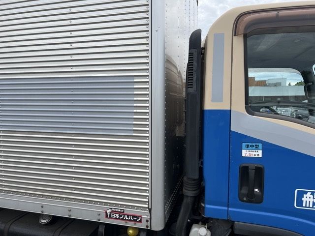 2013 Isuzu Elf Van auction photo 7