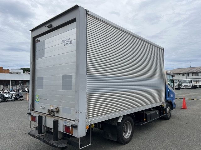 2013 Isuzu Elf Van auction photo 11