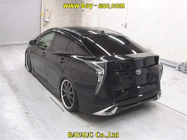 2016 Toyota Prius Sセーフティプラス auction photo 2
