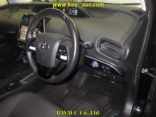 2016 Toyota Prius Sセーフティプラス auction photo 3