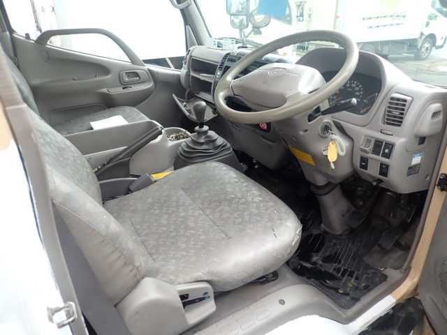 2011 Toyota Dyna 2.0t パネルバン auction photo 3