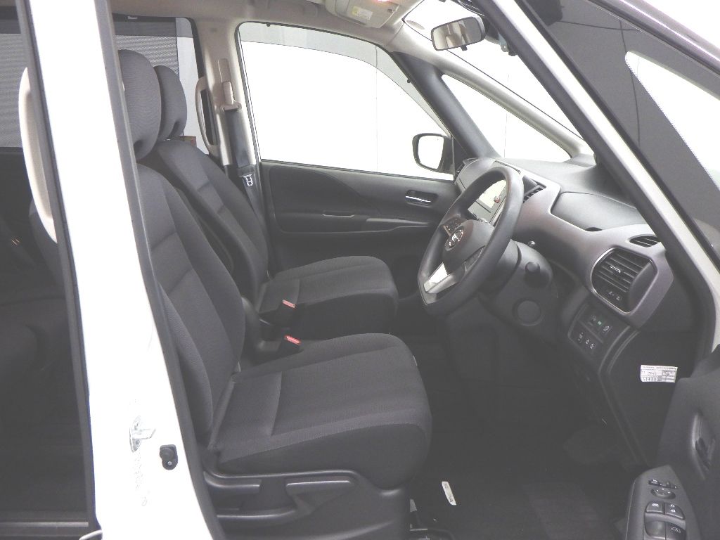 2018 Nissan Serena X V Selection auction photo 6
