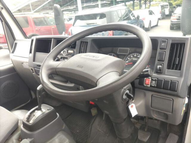 2016 Isuzu Elf auction photo 3