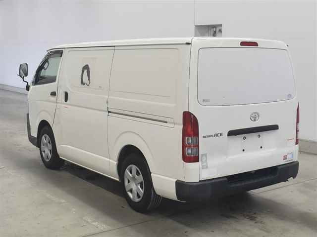 2017 Toyota Regius Ace レイゾウレイトウ auction photo 2