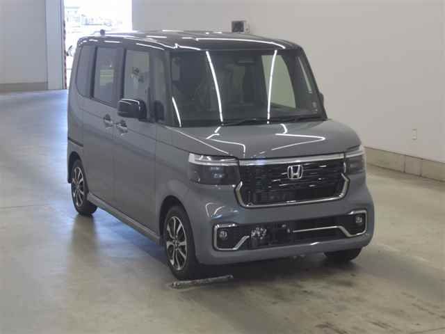 2026 Honda N_BOXカスタム Two-tone coordinated style Japan auction vehicle
