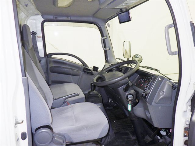 2017 Isuzu Elf Van auction photo 6