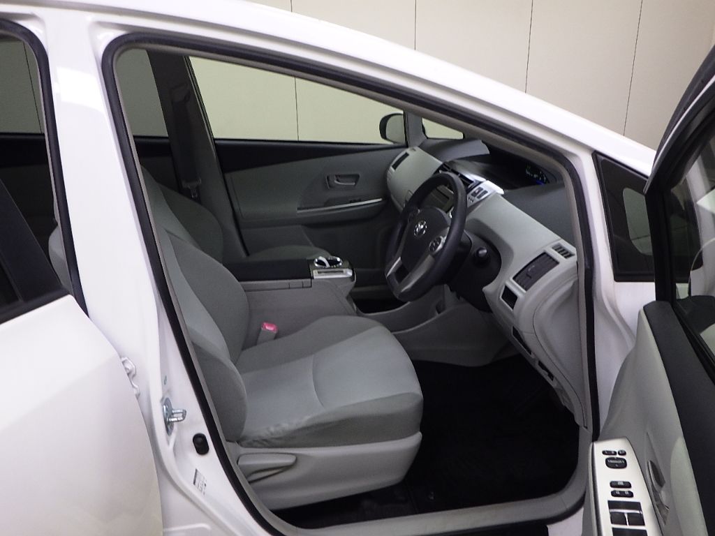 2012 Toyota Prius Alpha S L Selection auction photo 6
