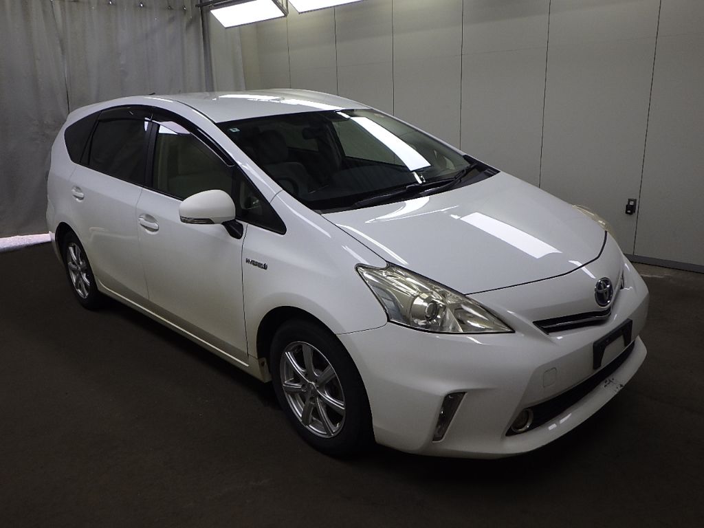 Japan Auction Vehicles 12 2012 Toyota Prius Alpha S L Selection auction photo