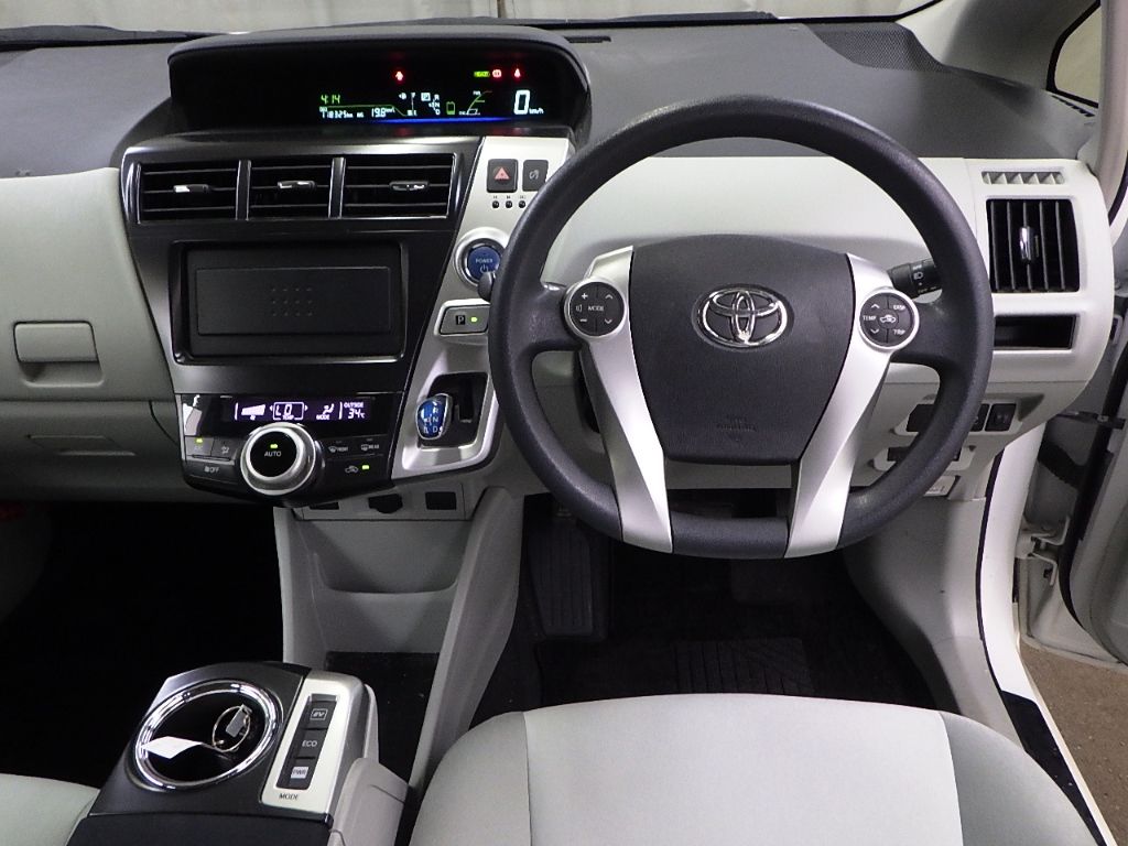 2012 Toyota Prius Alpha S L Selection auction photo 3