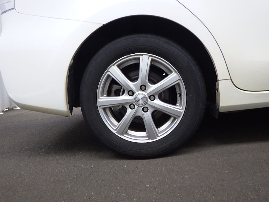 2012 Toyota Prius Alpha S L Selection auction photo 9