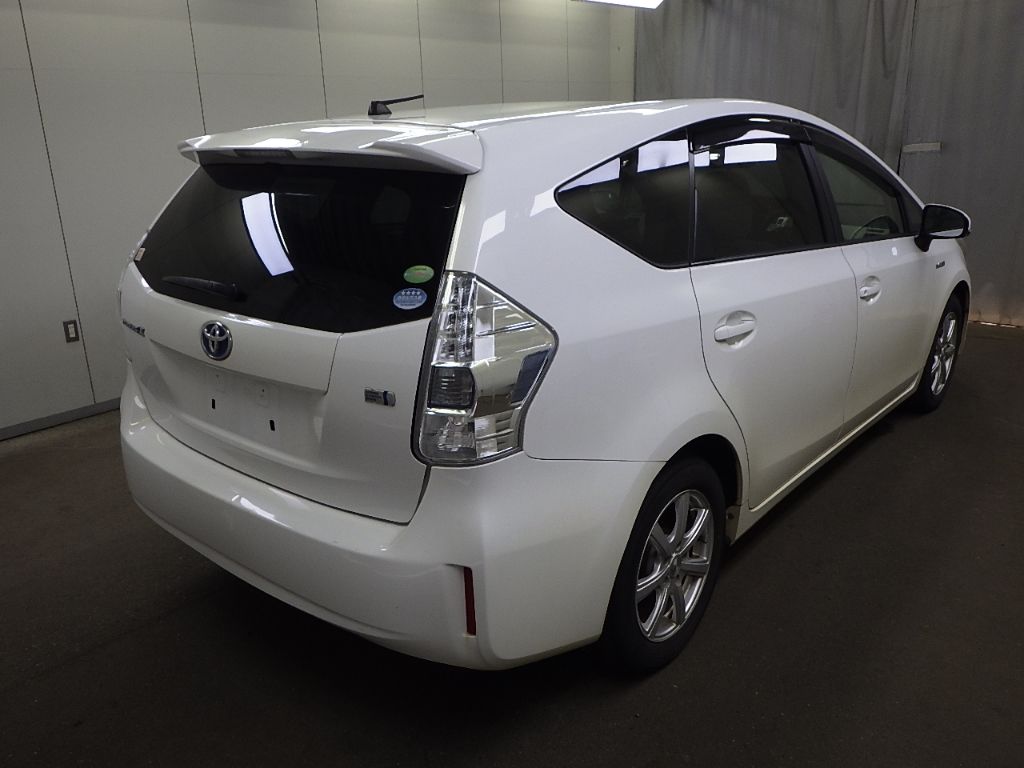 2012 Toyota Prius Alpha S L Selection auction photo 2