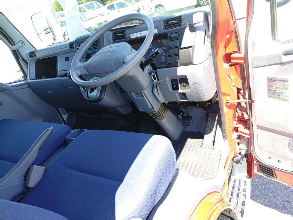 2009 Mitsubishi Fuso Canter auction photo 3