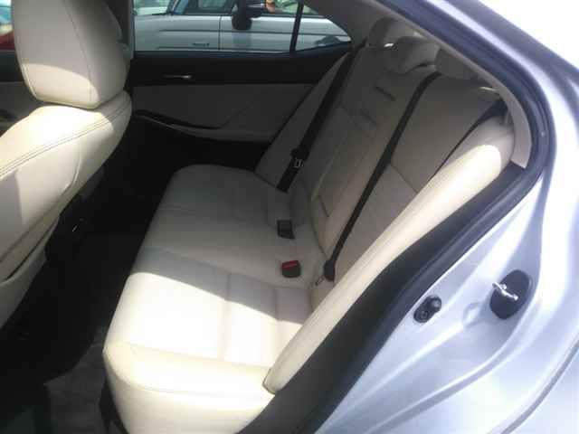 2016 Lexus IS200t auction photo 9